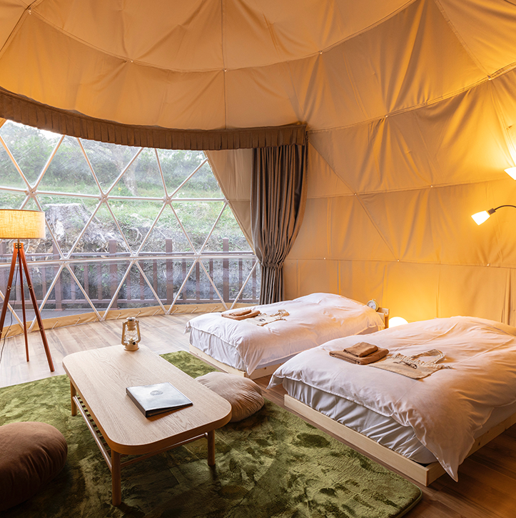 差し込む木漏れ日が心地よい 自然を愉しむドーム型テント